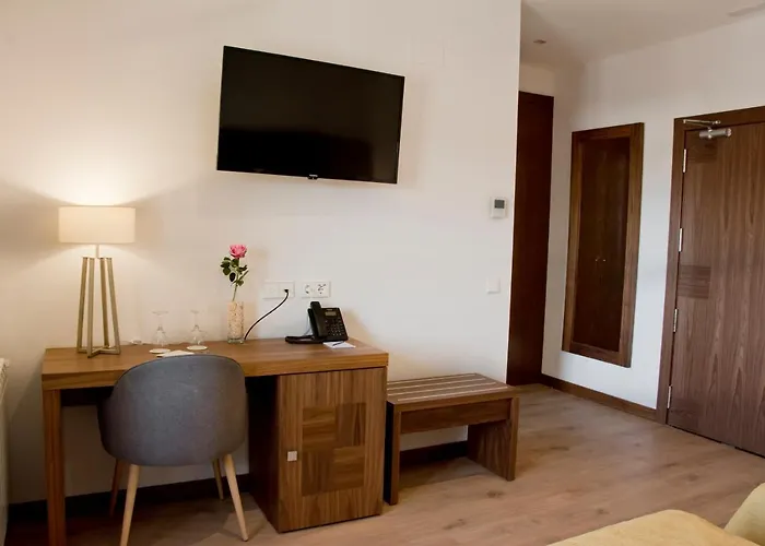 Hospederia Monasterio De La Vid Otel La Vid y Barrios